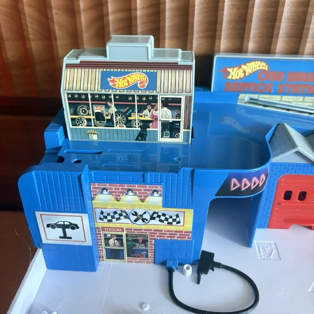 Vintage Retro Hot Wheels Stop And Go Car Wash and Service Station Center PlaySet